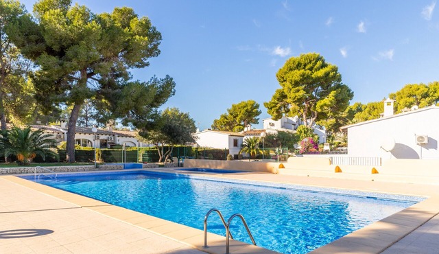 Holiday Home "Casa Shelly" with Shared Pool & Wi-Fi