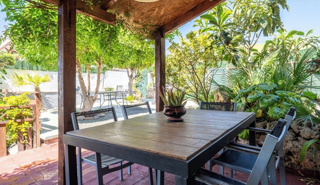 Holiday Home 'Casa Verde Es Vida' with Sea View, Wi-Fi and Air Conditioning