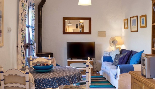 Holiday Home 'Casita 1 Bedroom' with Mountain Views, Pool and Wi-Fi