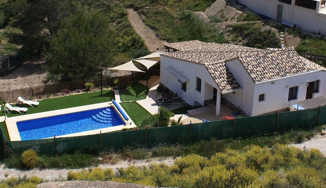 Holiday Home 'Casita Lukalalo' with Mountain View, Pool & Wi-Fi