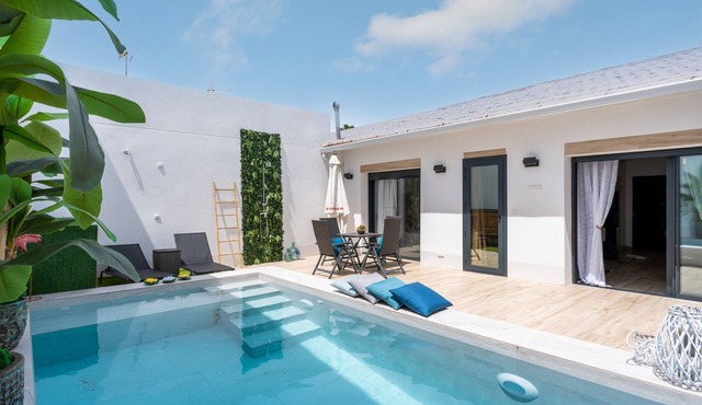 Holiday Home 'Catral Alfalfar' with Private Pool, Wi-Fi and Air Conditioning