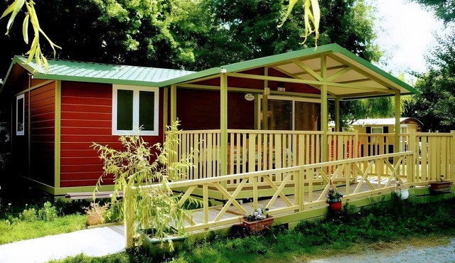 Holiday Home 'Chalet 1 À 6 Personnes Pmr Access' with Private Terrace and Wi-Fi