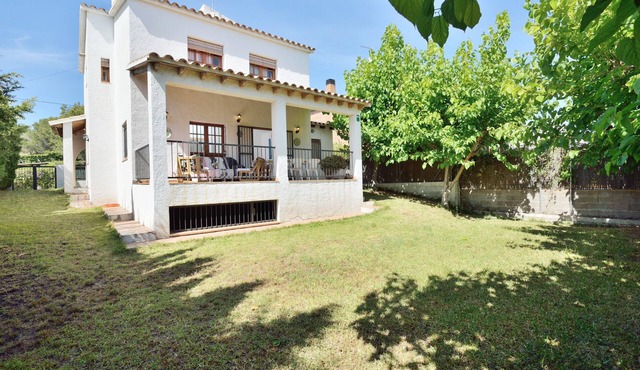 Holiday Home 'Chalet Independiente Costa Daurada' with Private Garden, Balcony and Air Conditioning