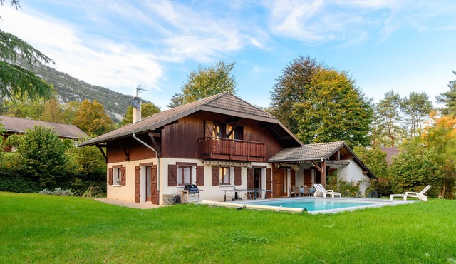 Holiday Home 'Chalet Du Cret' with Private Pool, Balcony and Wi-Fi