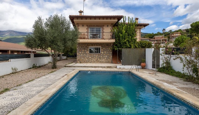 Holiday Home 'Chalet El Castillo' with Private Pool, Wi-Fi and Air Conditioning