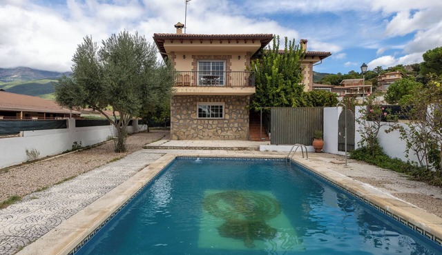 Holiday Home 'Chalet El Castillo' with Private Pool, Wi-Fi and Air Conditioning