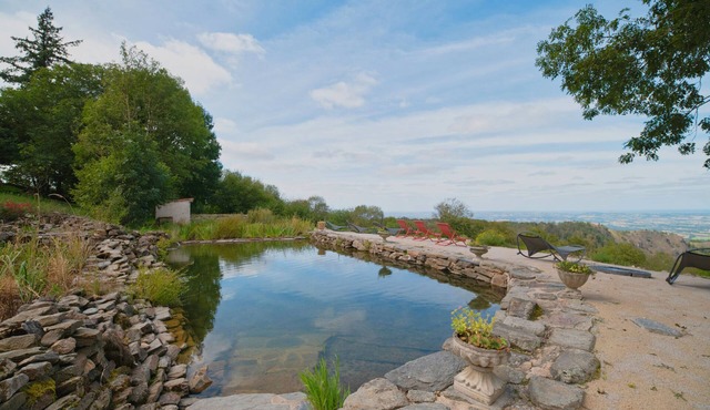 Holiday Home 'Charmante Et Élégante Ferme Rénovée' with Lake View, Shared Pool and Wi-Fi