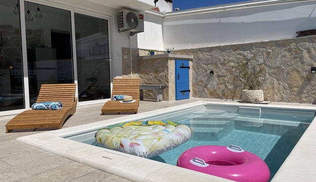 Holiday Home Cherry with pool