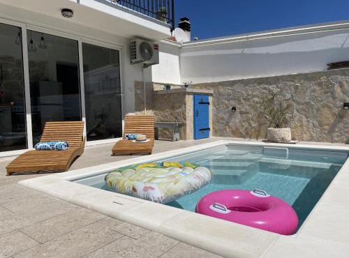 Holiday Home Cherry with pool