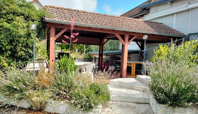 Holiday Home 'Chez Chriss' with Shared Terrace, Shared Garden and Wi-Fi