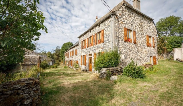 Holiday Home 'Chez Félicie' with Private Terrace and Shared Garden