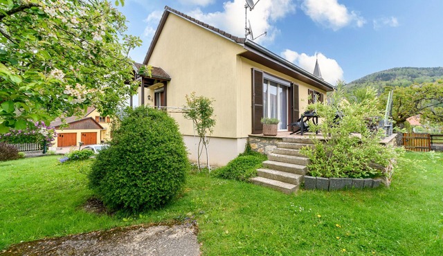 Holiday Home 'Chez Georges' with Mountain View, Private Terrace and Wi-Fi