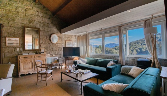 Holiday Home 'Chez Jean Viti' with Private Garden and Wi-Fi