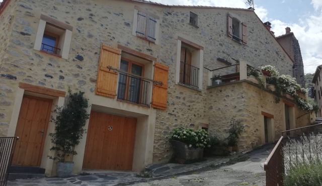 Holiday Home 'Chez Laetitia' with Private Terrace and Wi-Fi