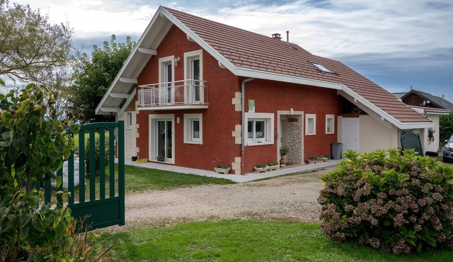 Holiday Home 'Chez Les Ours' with Mountain View, Private Terrace and Wi-Fi