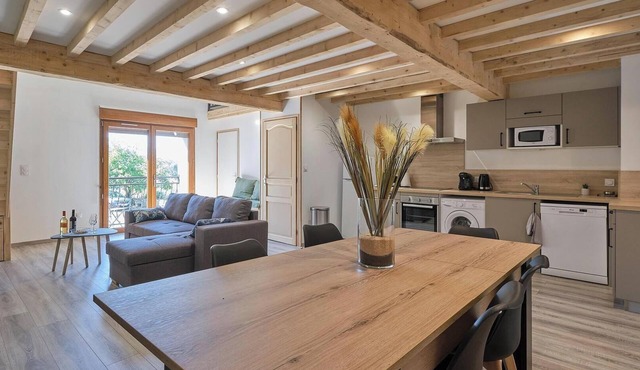 Holiday Home 'Chez Louisette' with Mountain View, Balcony and Wi-Fi