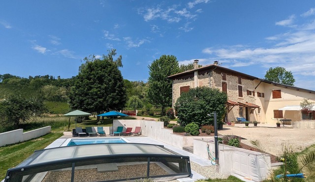 Holiday Home 'Chez Nancy' with Mountain View, Private Pool and Wi-Fi