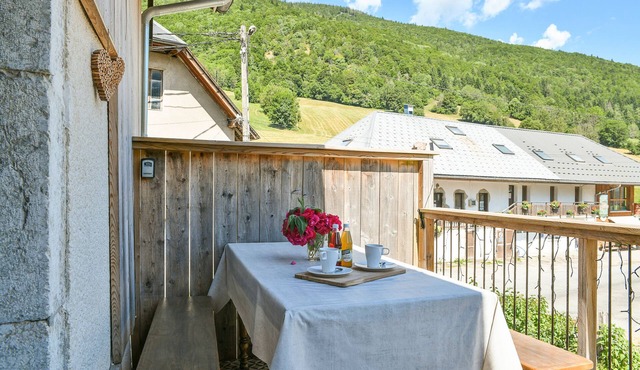 Holiday Home 'Ciméléon Haut' with Mountain View, Private Garden and Wi-Fi