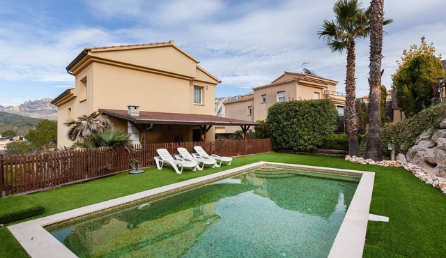 Holiday Home 'Collbato Resort' with Mountain View, Wi-Fi and Air Conditioning