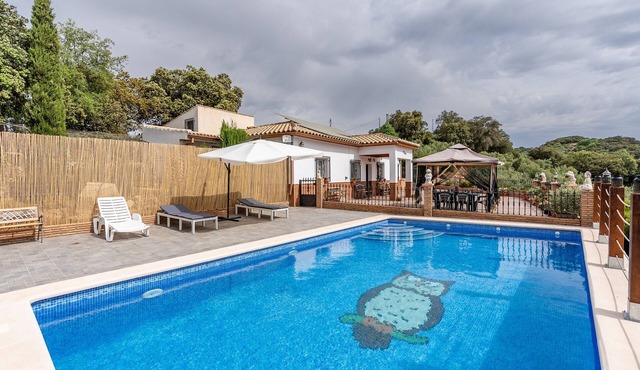 Holiday Home "Cortijo La Solana Montefrío" with Mountain Views, Private Pool and Wi-Fi