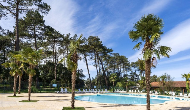 Holiday Home 'Cosy Pavillon 2 Bedrooms Near the Sea' with Shared Pool, Terrace and Wi-Fi