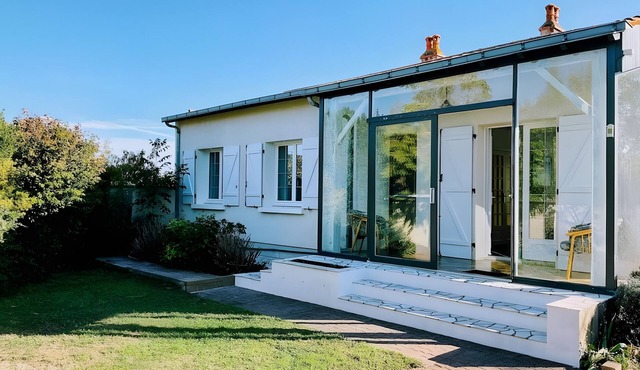 Holiday Home 'Cottage Chaleureux Proche Ocean' with Private Terrace, Wi-Fi and Air Conditioning