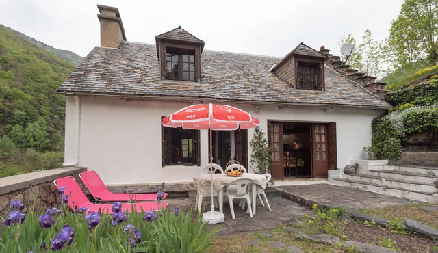 Holiday Home 'Cottage Au Calme' with Mountain View, Private Terrace and Garden