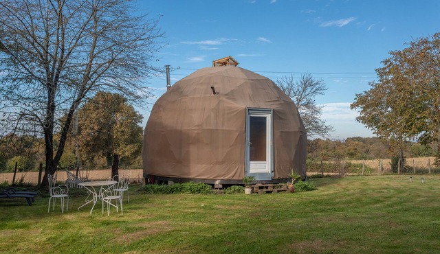 Holiday Home 'Dôme Géodésique Insolite Confort' with Private Garden and Wi-Fi