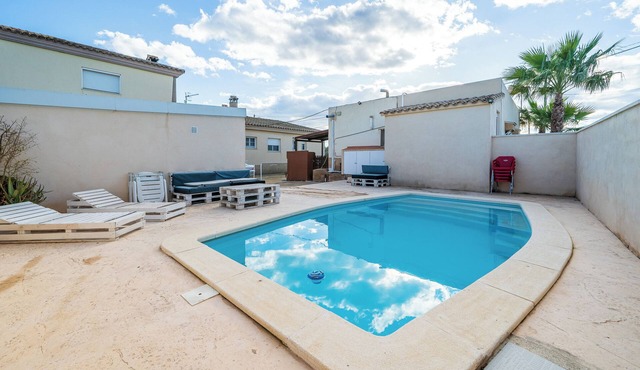 Holiday Home "de l'avi" with Pool, Garden & Wi-Fi