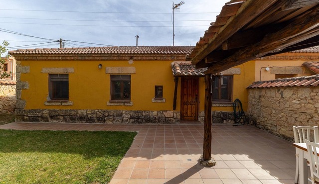 Holiday Home 'De Los Maestros' with Private Garden and Wi-Fi