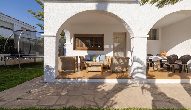 Holiday Home 'Deltabahia' with Shared Pool, Wi-Fi and Air Conditioning