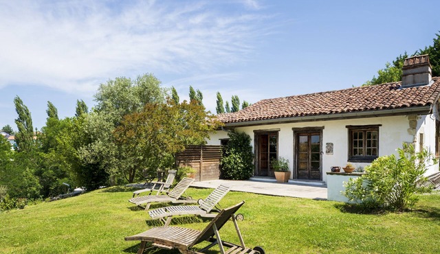 Holiday Home 'Dependance Avec Jacuzzi' with Terrace, Garden and Wi-Fi