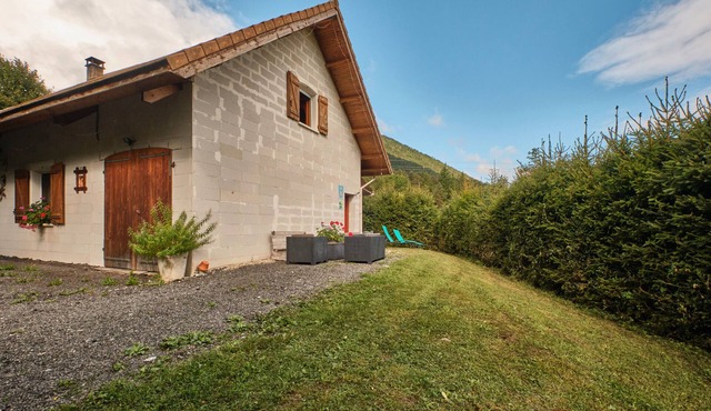 Holiday Home 'Des Granges' with Mountain Views, Private Terrace & Wi-Fi