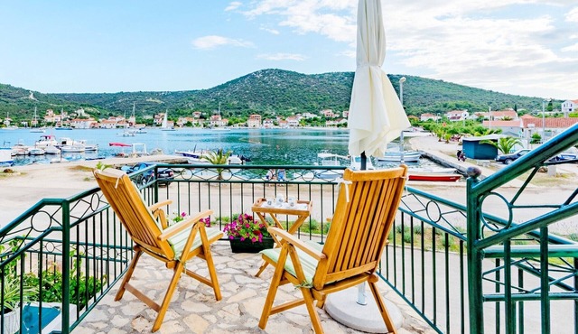 Holiday home Dinko, (14520), Vinišce, hr