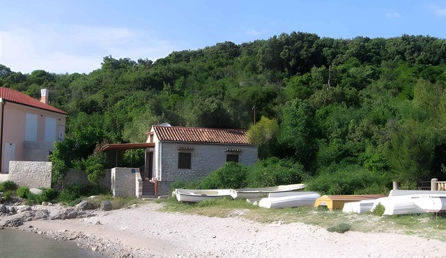 Holiday home directly by the sea