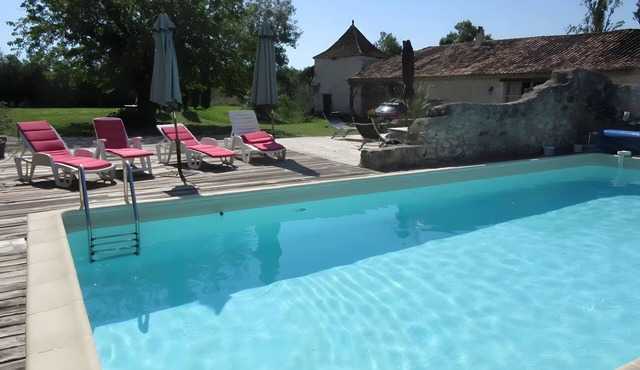 Holiday Home 'Domaine Agenas' with Lake View, Private Pool and Wi-Fi