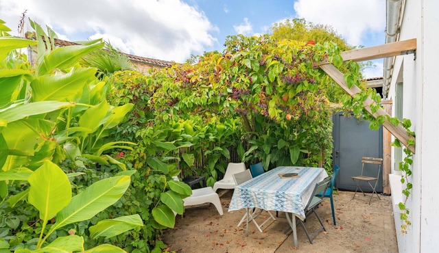 Holiday Home 'Du Porche' with Private Terrace and Wi-Fi