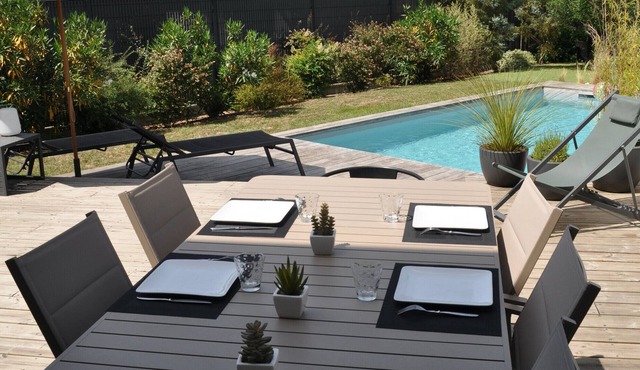 Holiday Home 'Entre L'océan Et Bordeaux' with Private Terrace, Wi-Fi and Air Conditioning