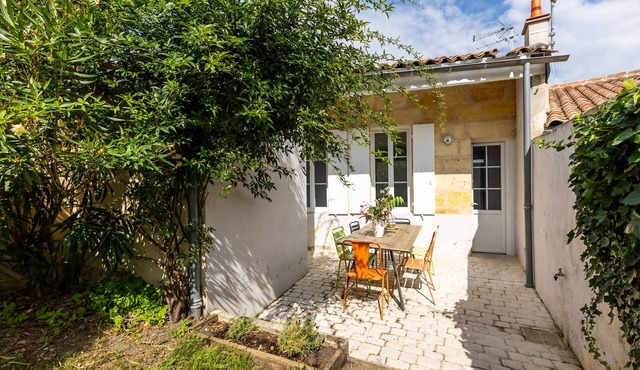 Holiday Home 'Echoppe 3 Ch Jardin 12mn St Emilion' with Private Terrace, Private Garden and Wi-Fi