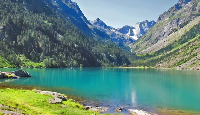 Holiday Home 'Eden Des Pyrénées' with Mountain View, Private Terrace and Wi-Fi