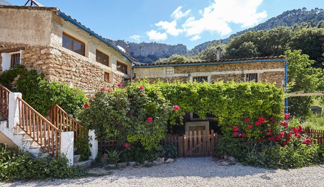 Holiday Home 'El Soto' with Mountain Views, Private Pool and Wi-Fi