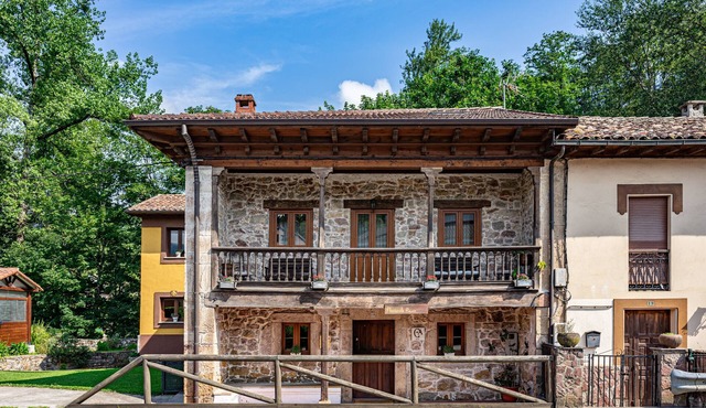 Holiday Home 'El Floreu De Remis' with Private Terrace, Private Garden and Wi-Fi