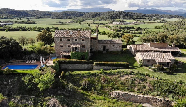 Holiday Home 'El Porxet' with Mountain Views, Shared Pool and Wi-Fi