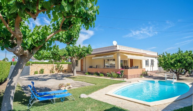 Holiday Home "El Refugi" with Private Pool, Terrace and Wi-Fi