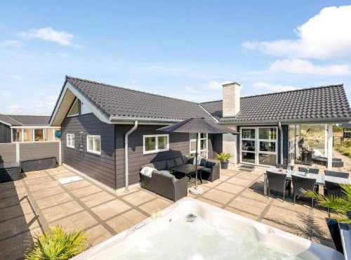 Holiday Home Ennie - from the sea by Interhome