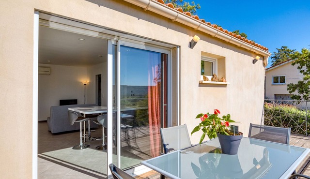 Holiday Home 'Entière Évasion Nature' with Mountain View, Wi-Fi and Air Conditioning