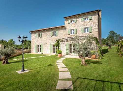 Holiday Home Ernesta by Interhome