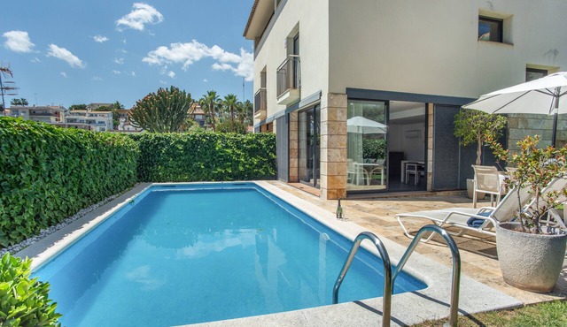 Holiday Home 'Sunny House' with Sea View, Wi-Fi and Air Conditioning