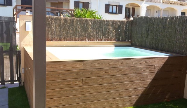 Holiday Home 500m from Beach - BBQ, WiFi, A/C, Parking