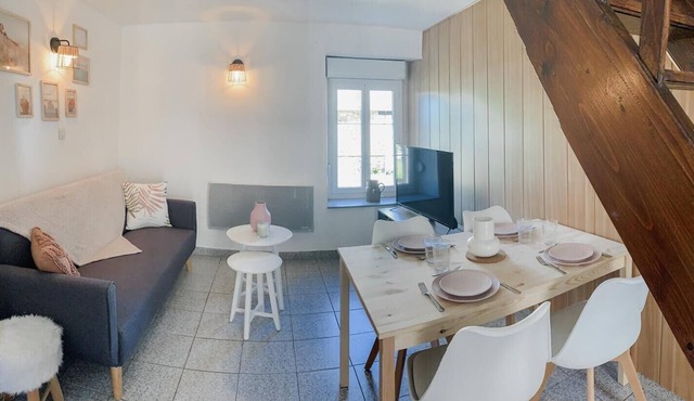 Holiday Home “Escapade Pirouaise - La Salicorne” with Terrace, Garden & Wi-Fi